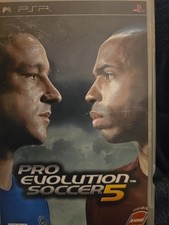 Pro Evolution Soccer 5 PSP PEGI 3+ Football Sport PAL completo di manuale