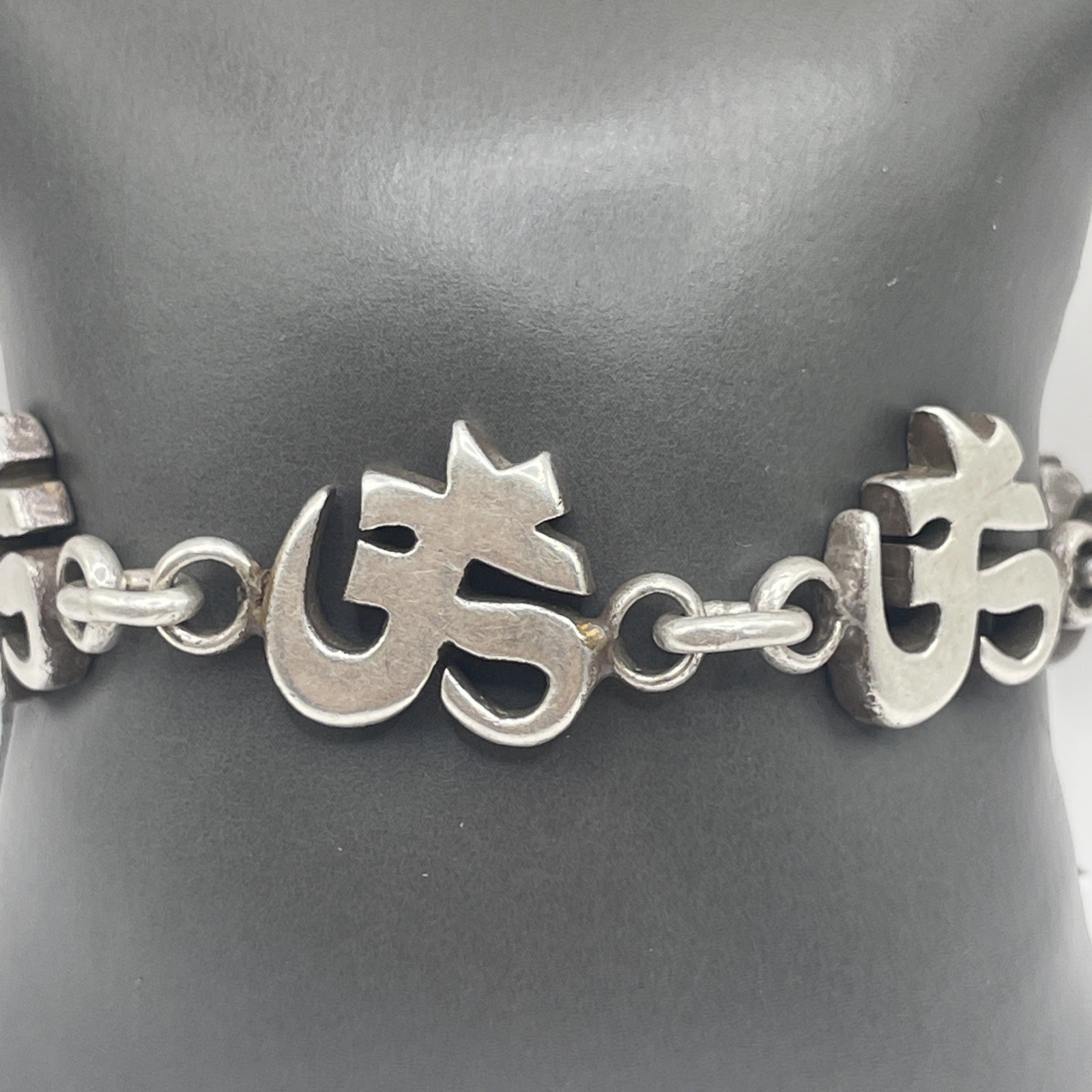 Om Design Solid Sterling Silver Bracelet 8in (38.… - image 1