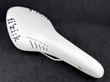 fi:zi'k ARIONE Tri 2 Manganese Rail White Saddle NEW BIKE TAKE-OFF!