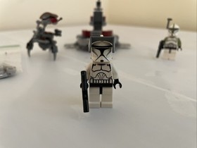 LEGO Star Wars: Clone Troopers Vs. Droidekas (75000) INCOMPLETE AND READ DESC