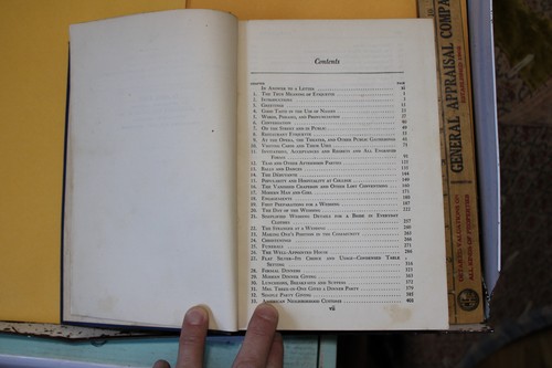 1945 Etiquette The Blue Book of Social Usage Emily Post New Edition - Foto 4 di 8