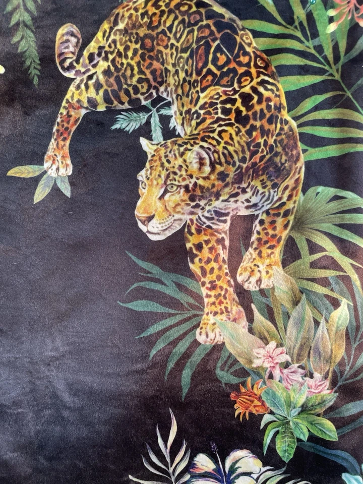 Juego de 2 fundas de almohada de tela de terciopelo con estampado de leopardo de 18x18 pulgadas Foto 3 de 4