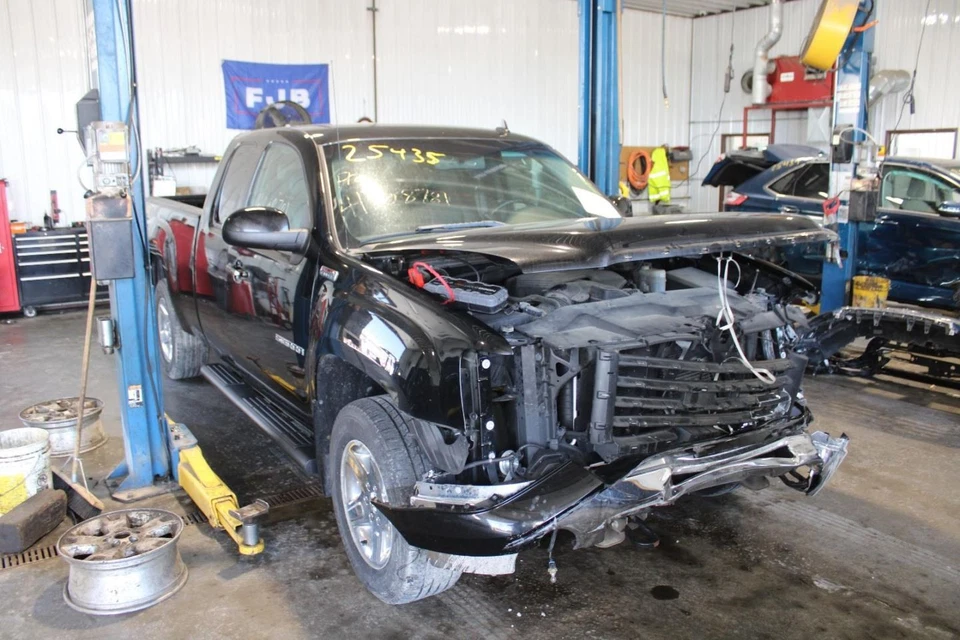 GMC Sierra 1500 2013 reposabrazos consola negra usada 4 puertas PU 129 k kilometraje 241-02214 Foto 2 de 4