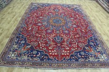 Beautiful vintage carpet In Excellent Condition 315 X 223 CM