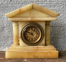 Neoklassizistische Orologio Tavolo Camino Con Colonne Del 1900 Alabastro 14,8 CM