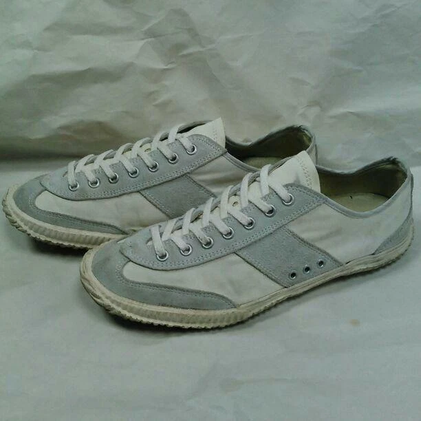 Japanese shop athletic shoes
