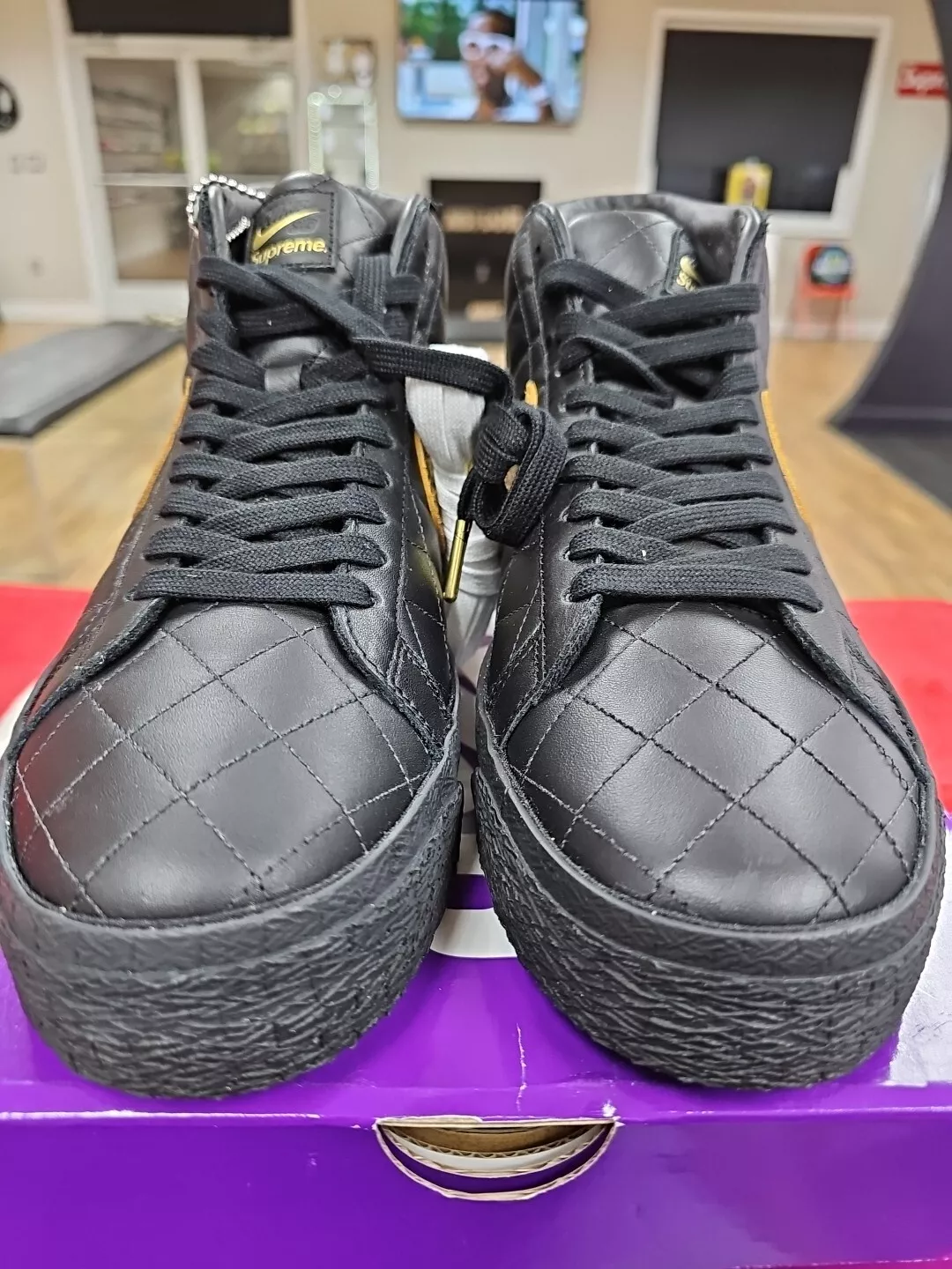 NIKE SB ZOOM BLAZER MID QS x SUPREME « NOIR/NOIR » TAILLE 9 2022 NEUF EN MAIN