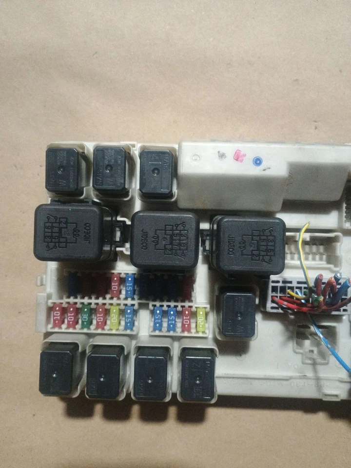 Bloque de caja de relé de fusibles de cabina interior de 3,5 L para Nissan Murano 2003-2007 OEM Foto 4 de 4