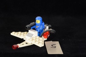 LEGO Lot Of 8 Space Sets-  885, 6801,10, 08,20,28,92 + one more