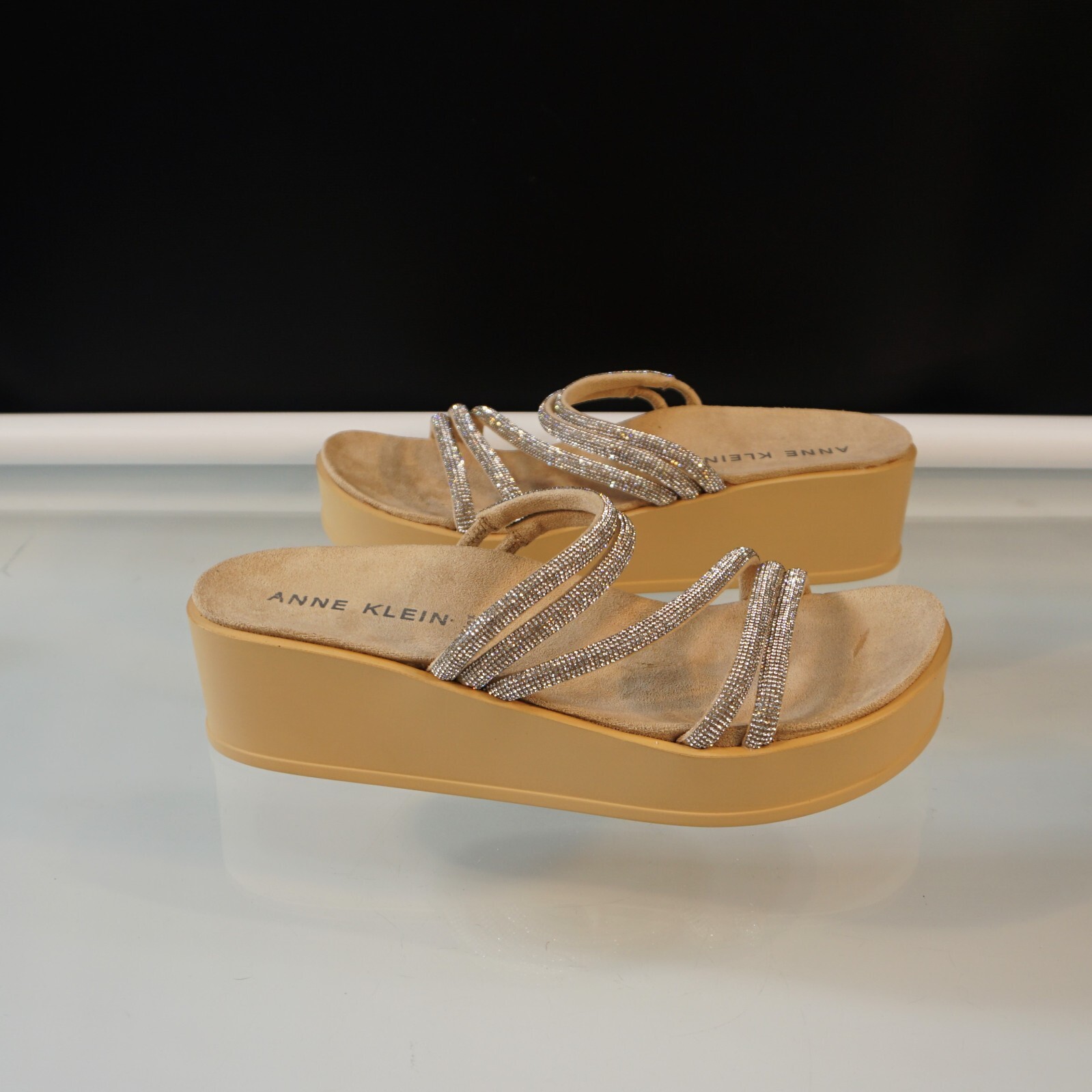 APL Scarpe donna Anne Klein Vaga taglia 10 M beige sandali con zeppa nuda