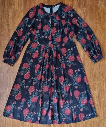 Long Sleeve Black A-Line Pleated Dress 
