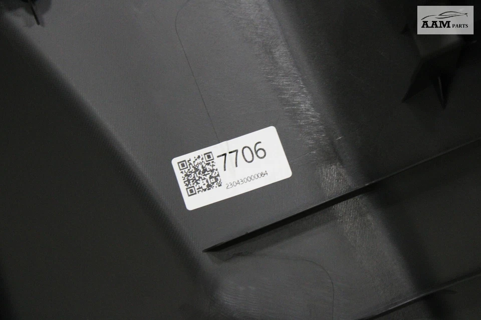 Chevrolet Trax 2024 maletero lado del pasajero derecho cuarto inferior panel moldura OEM Foto 4 de 4