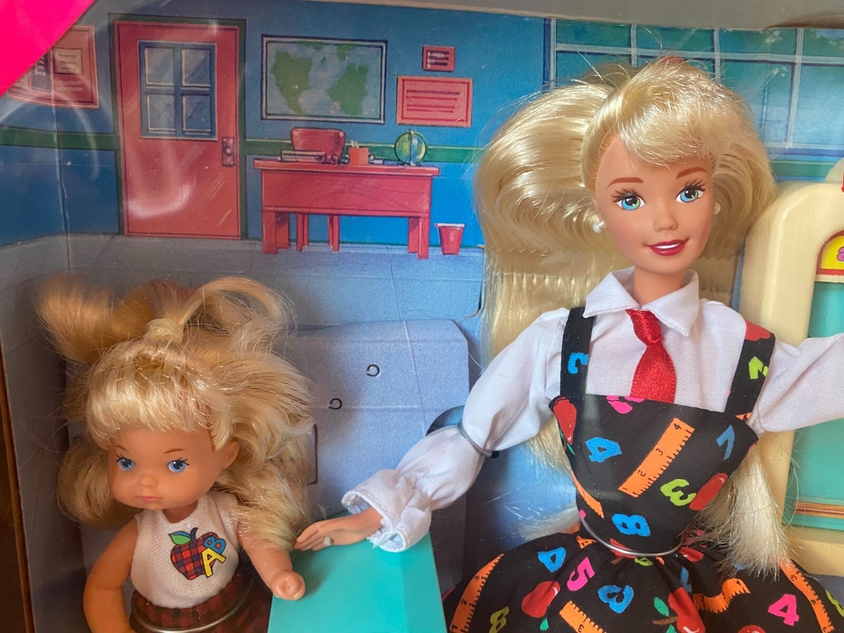 バービービンテージ☆ Barbie Mattel キッチンセット 1995年 NEW Vintage Barbie “Play All Day” Kitchen Set Vintage 2005