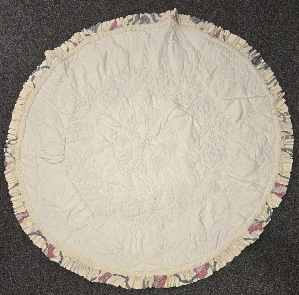 VTG Handmade Floral Pennsylvania Dutch Cheaters Quilt Pink Blue White Round 50" - Image 4 of 4