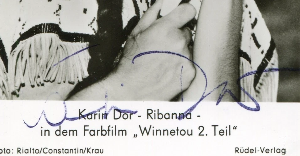 Karl May Winnetou: Karin Dor Autogramm als Ribanna in Winnetou II Rüdel-Karte - Bild 2 von 2
