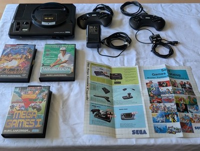 Retro Sega Mega Drive Konsole mit 2 Original Controllern und mehreren Spielen !!
