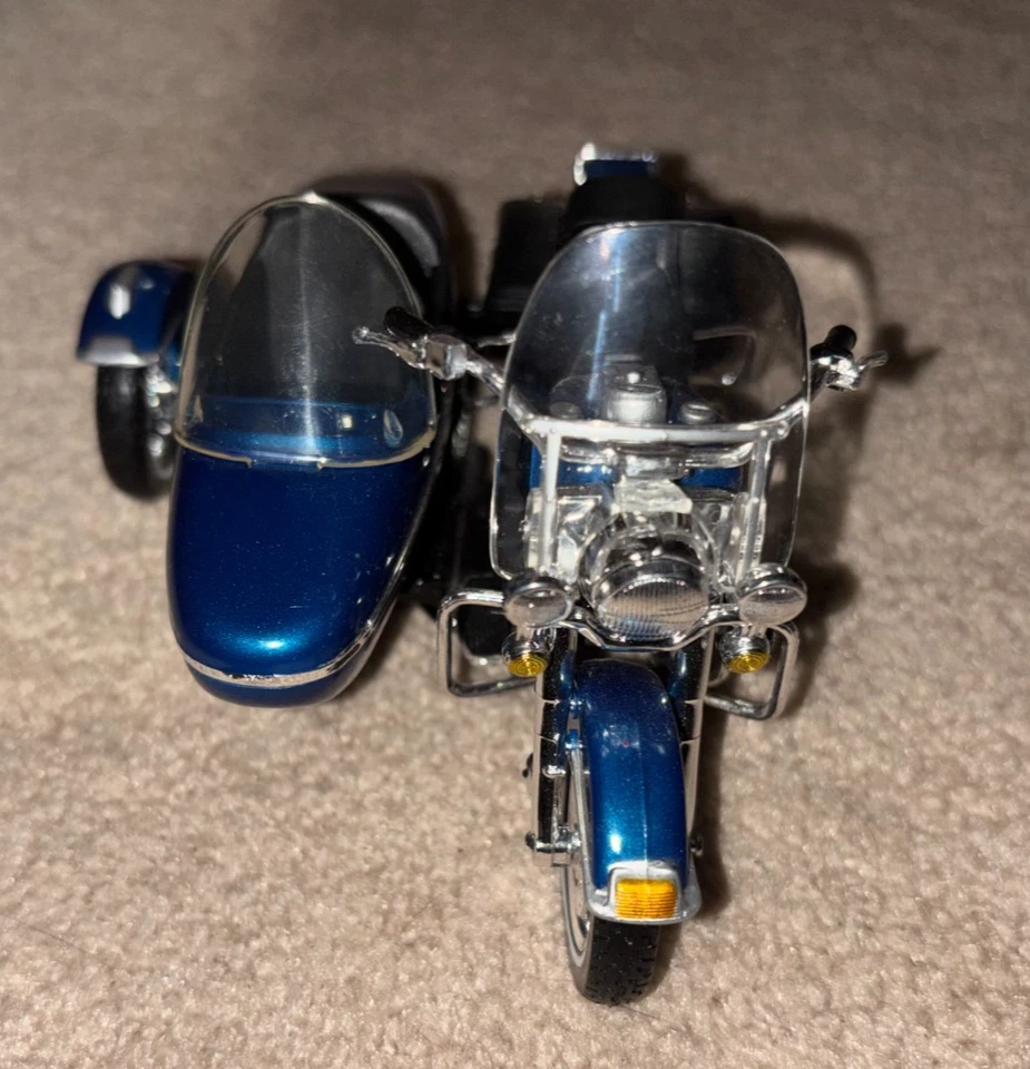 Harley-Davidson Sidecar 系列 1: 18 2001 FLHRCI Road King 经典 — 第 4/4 张图片