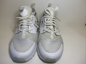 white nike huarache size 6