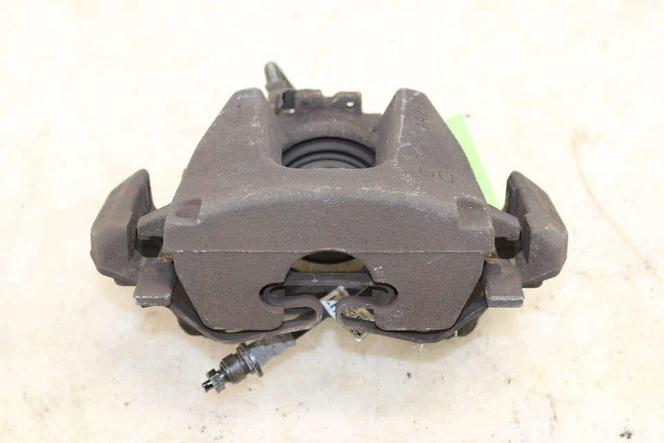 Pinza de freno delantera izquierda Jaguar XE 2017-2020 AWD OEM JG64 Foto 2 de 4