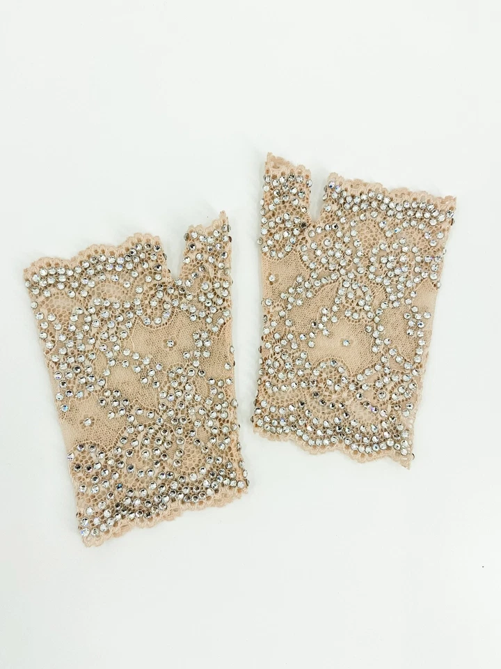 Guantes de novia Kristin Perry transparentes de cristal de encaje sin dedos Foto 2 de 4