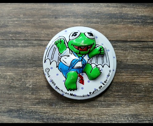 1980's Vampire Kermit The Frog Pin Henson 3D Raised Halloween  Ultra Rare