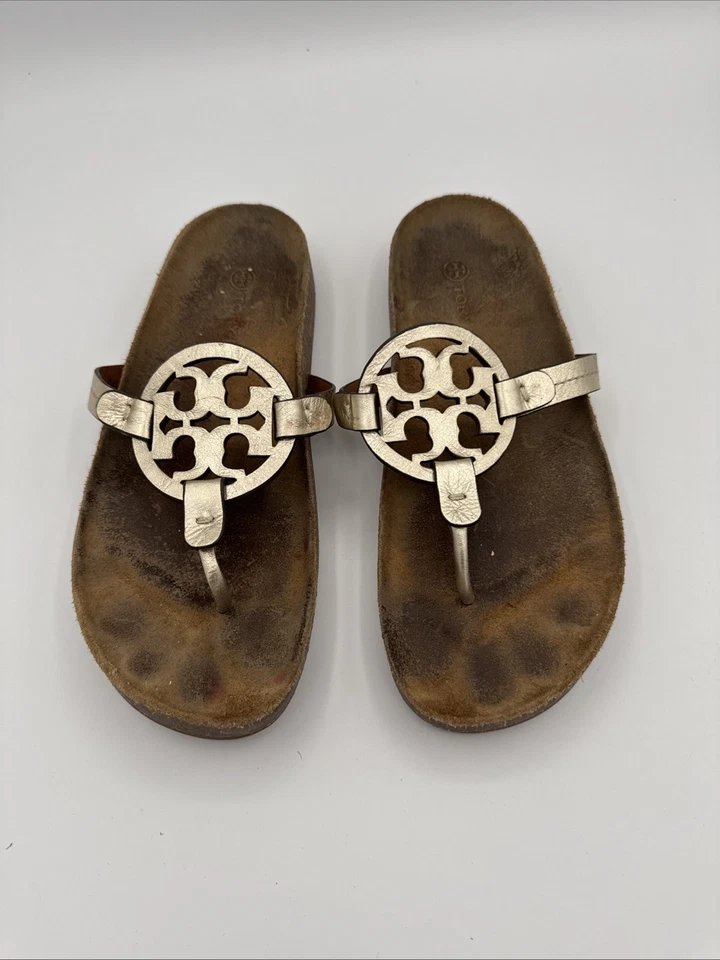 Chanclas Tory Burch Miller Cloud Spark para mujer 8 sandalias planas de cuero dorado Foto 3 de 4