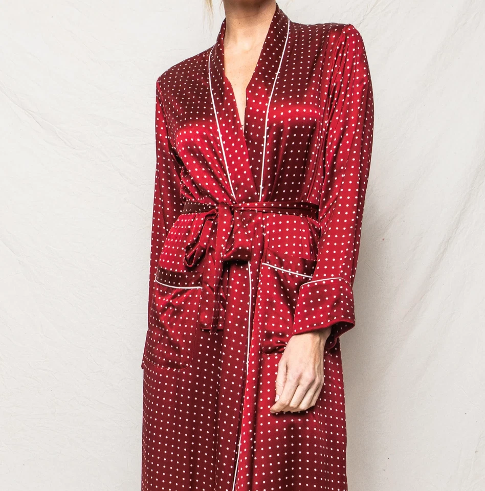 Bata larga de seda para mujer Petite Plume en lunares burdeos $285 M ¡Hermosa! Foto 3 de 4