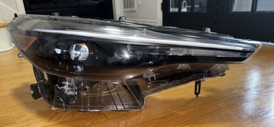 OEM Toyota Corolla cross headlight 2022-2026 Right side /phare côté droite