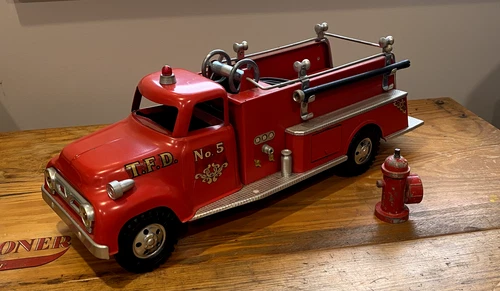 50's Tonka suburban pumper fire truck  17” long Very good to Excellent shape!