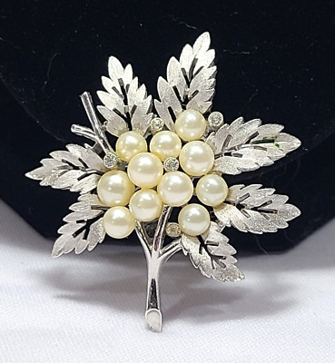 Vintage Silver Crown Trifari Pearl Rhinestone Brooch Pin