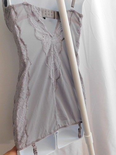 Victoria's Secret slip 34B donna viola mezzo slip con giarrettiere taglia 34B - Foto 4 di 11