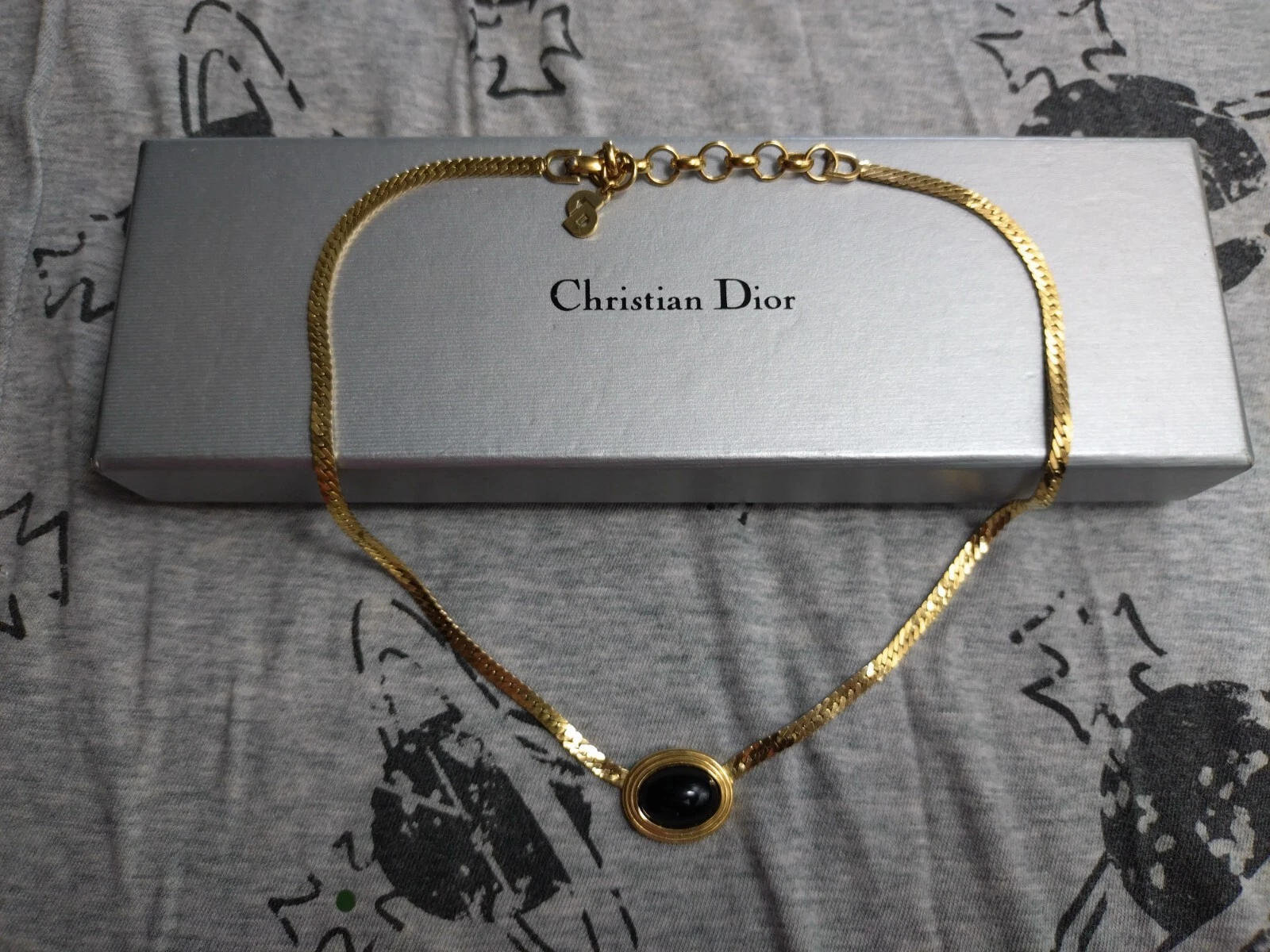Collana Christian Dior catena serpente oro con ciondolo pietra nera