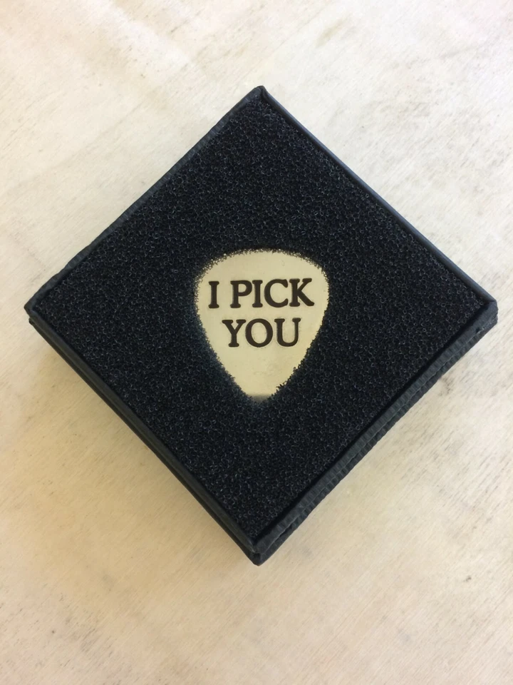 Plektrum Edelstahl graviert Plektron mit Wunschtext Name personalisiert Gravur - Bild 3 von 4