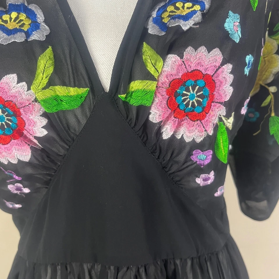 Vestido Babydoll Feminino ASOS Tamanho 8 Bordado Floral Transparente Cintura Alta Preto Ano Novo - Imagem 3 de 4