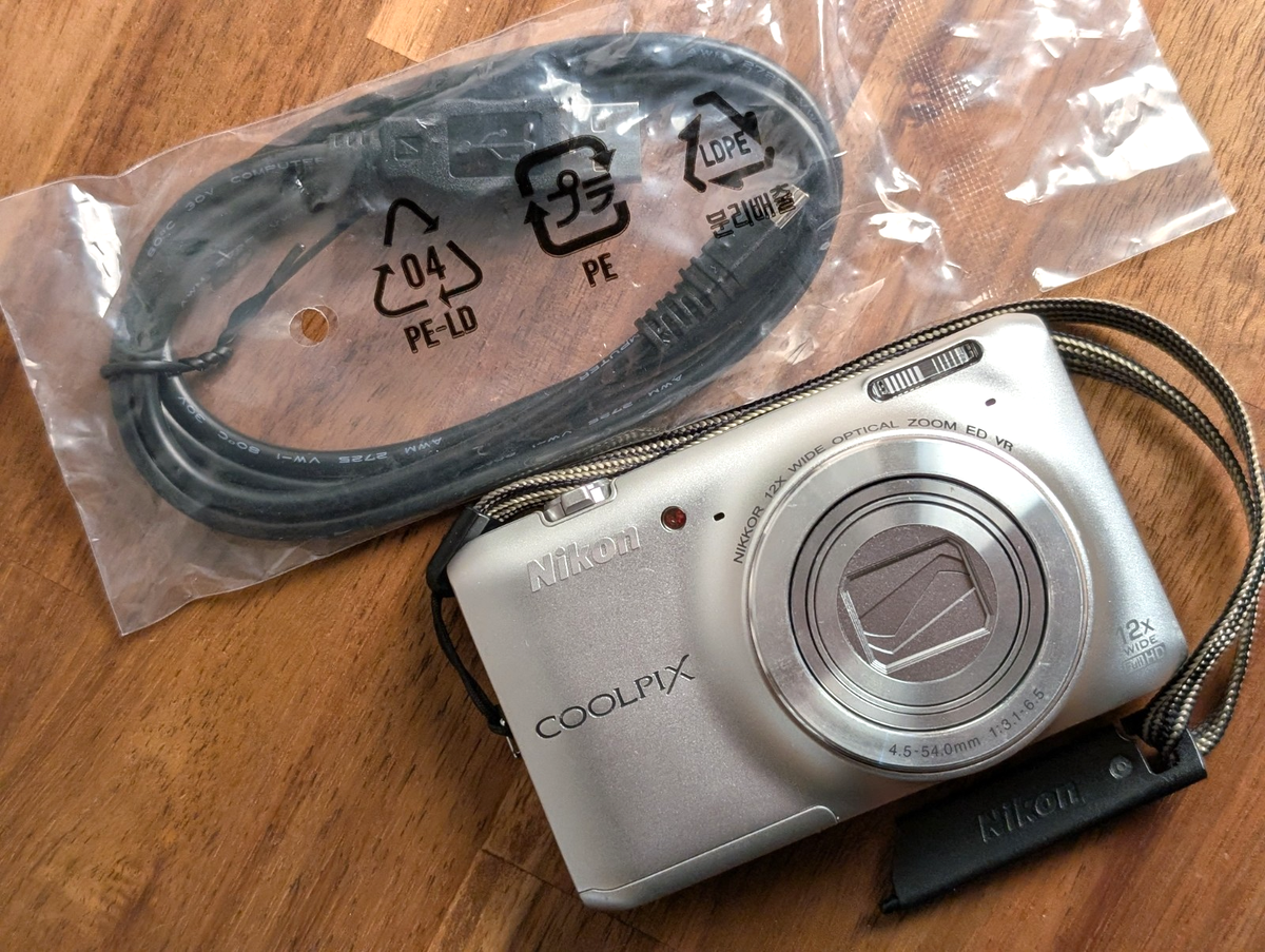 Excellent Nikon Coolpix S6400 16.0MP 12x Compact Digital Camera