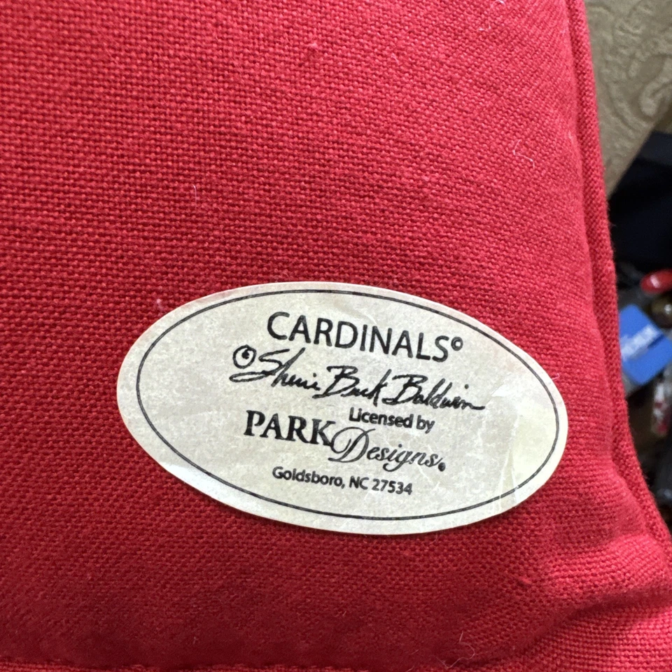 Travesseiro - Cardinal bordado 10" X 10" por Park Designs Christmas - Imagem 4 de 4