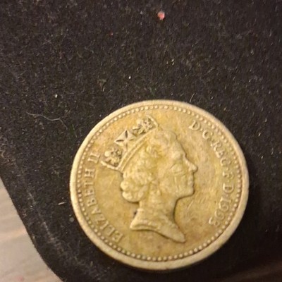 England One Pound Coin Elizabeth II Nickel-Brass Gold Circulated Decimal