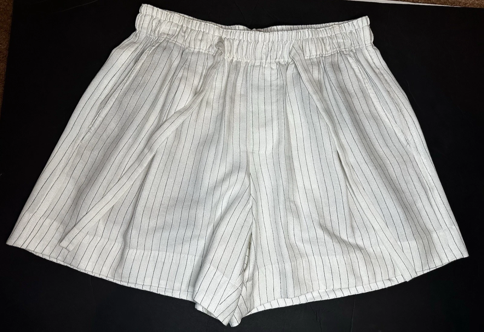 Vince Women's Size Medium White Linen Blend Pencil Stripe Drawstring Shorts