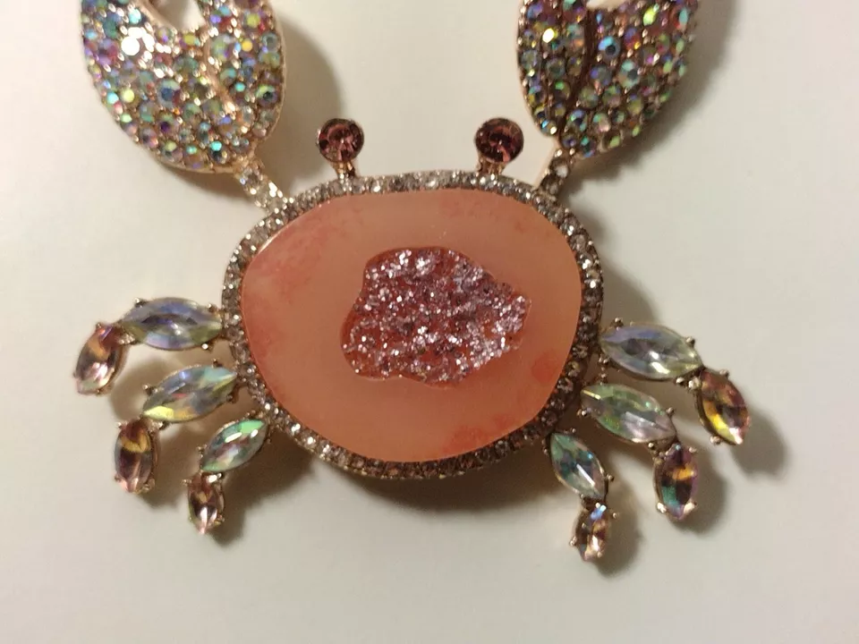 BETSEY JOHNSON RARE PINK PEACH DRUZY GEMSTONE AND RHINESTONES CRAB NECKLACE - Image 3 of 4