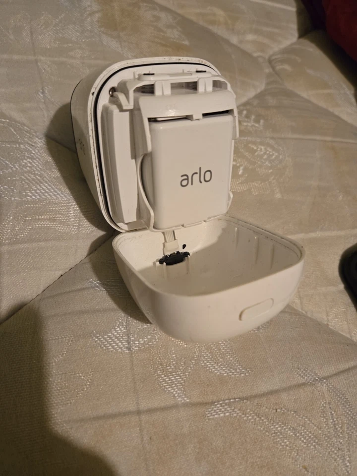 DEFECTIVE Arlo Go Mobile HD Security CAMERA ONLY VML4030 for AT&T -  NO POWER - Image 3 of 4