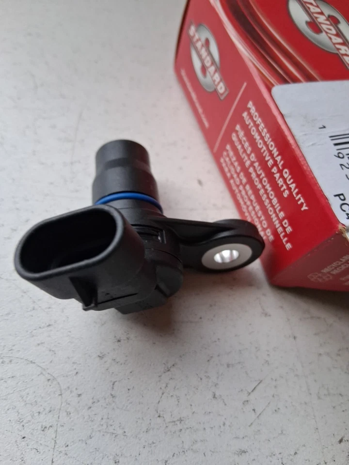 NEW CSC1042 Engine Camshaft Position Sensor For Buick , Chevrolet - Image 2 of 4