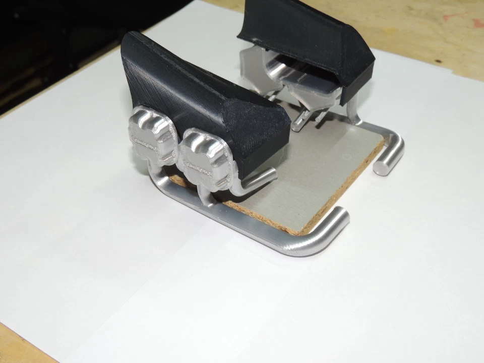 4-Zylinder Motorattrappe für RC Piper J-3 im Masstab 1/6 - Bild 4 von 4