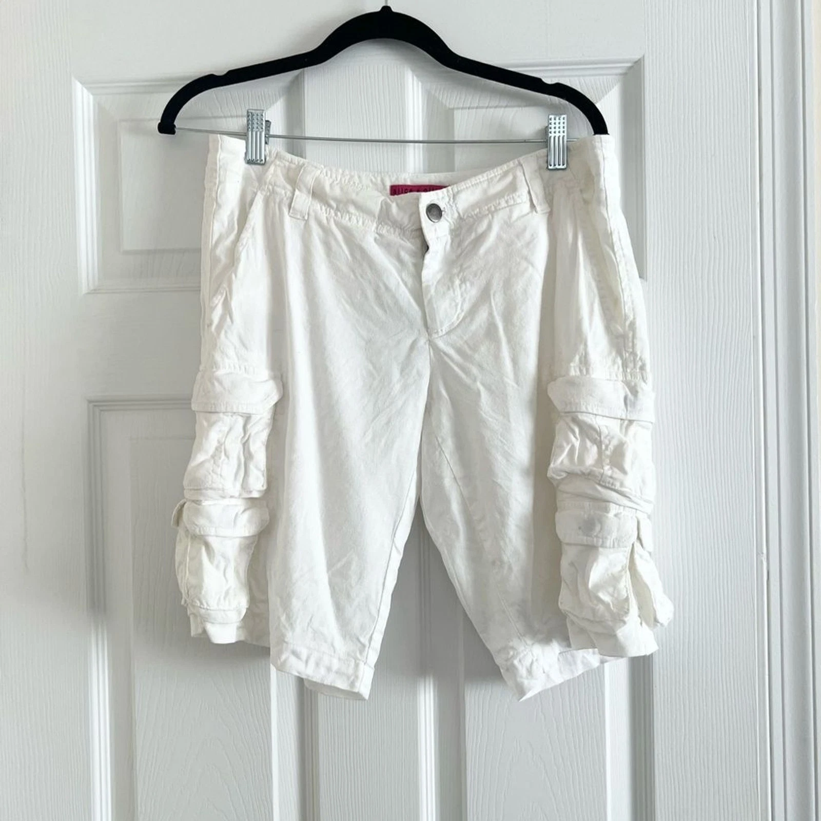 Alice + Olivia Linen Blend Low Rise White Cargo shorts Size 2