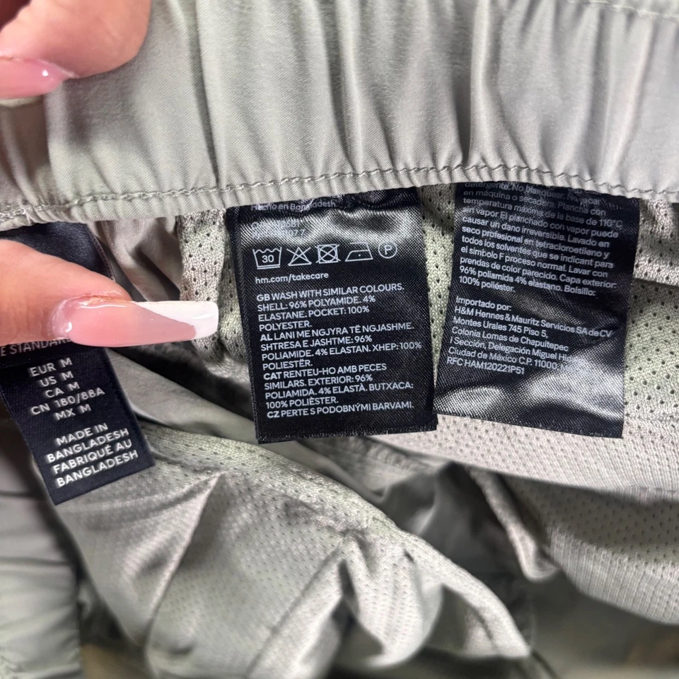 Pantalones cargo H&M para hombre medianos verdes poliamida elásticos ajuste cónico cremallera piernas Foto 4 de 4