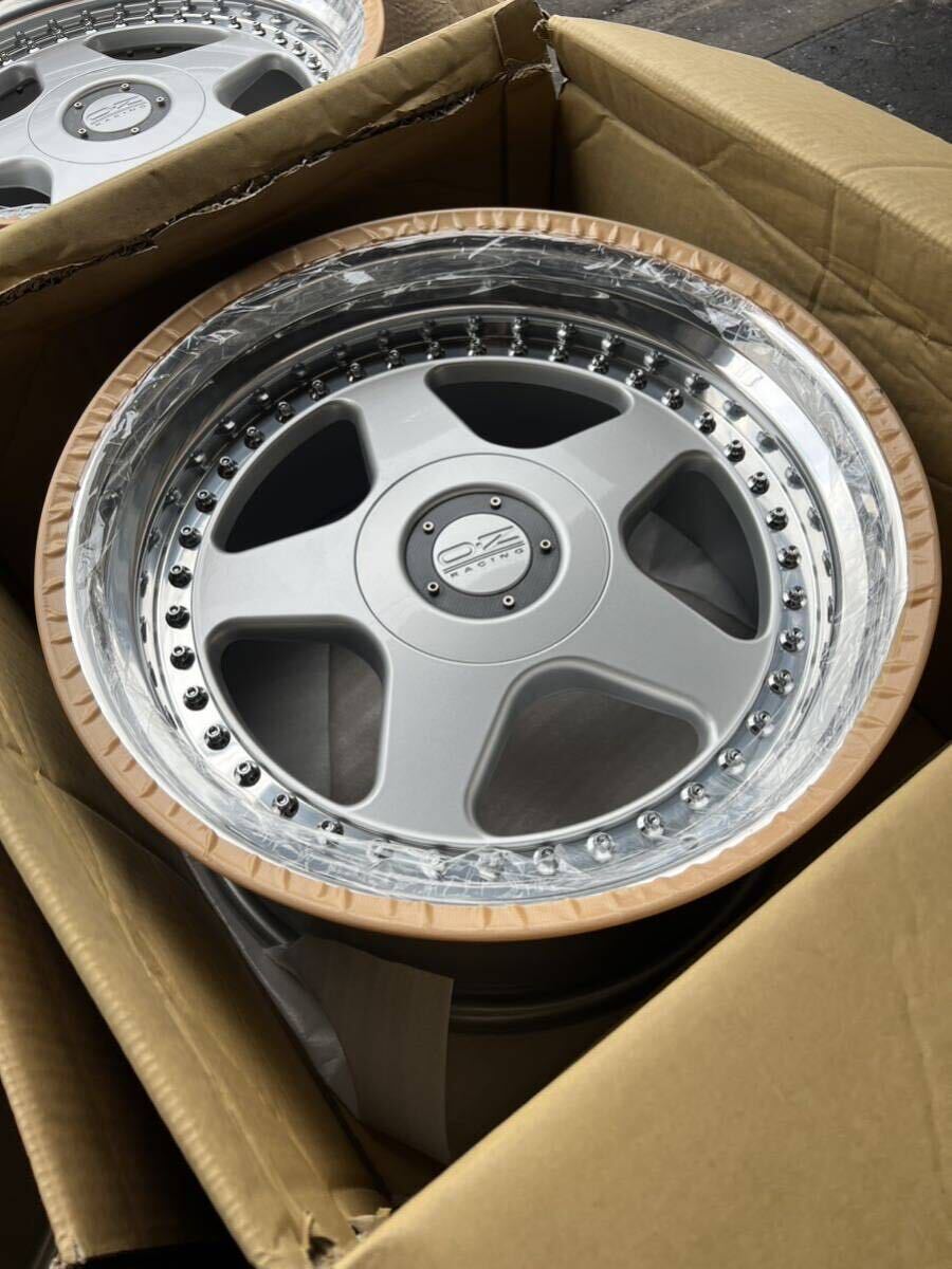 OZ FUTURA Rebarreled 4Wheels 18inch 9.5J +20 and 10.5J +-0 5 OZ FUTURA Rebarreled 4Wheels 18inch 9.5J +20 and 10.5J +-0 5