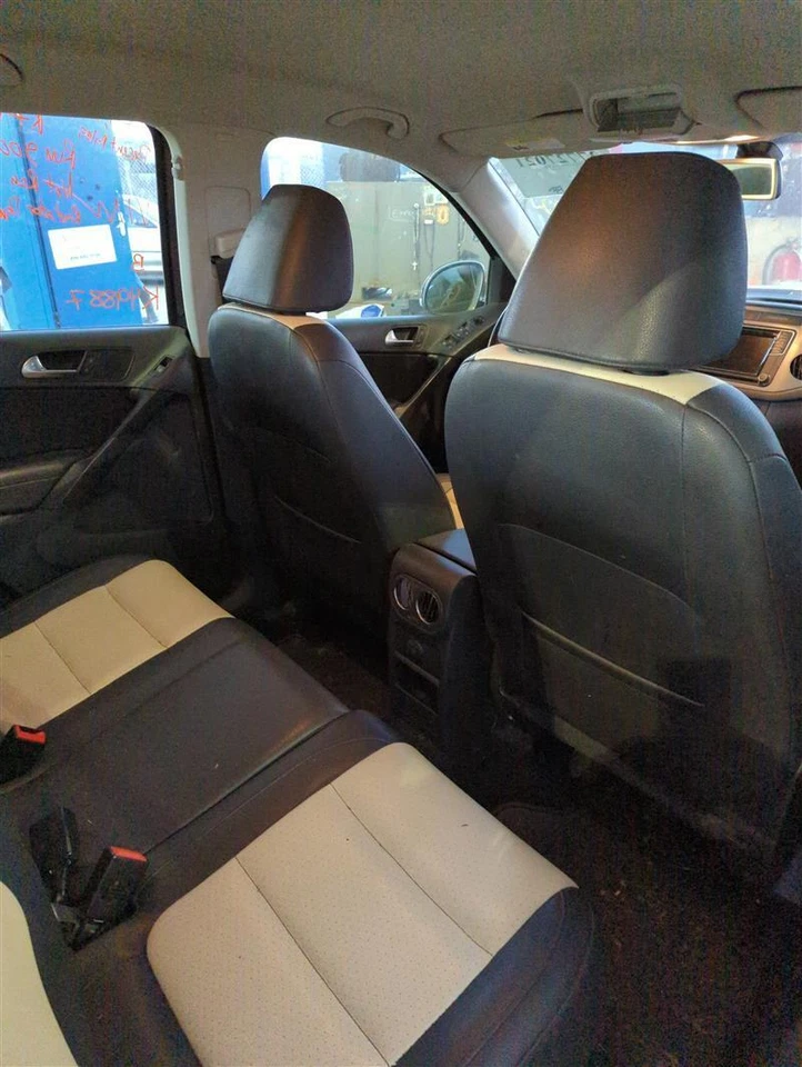 2017 Volkswagen Tiguan Speedometer Gauge OEM Black 124K Miles 5N0920973BX - Изображение 4 из 4