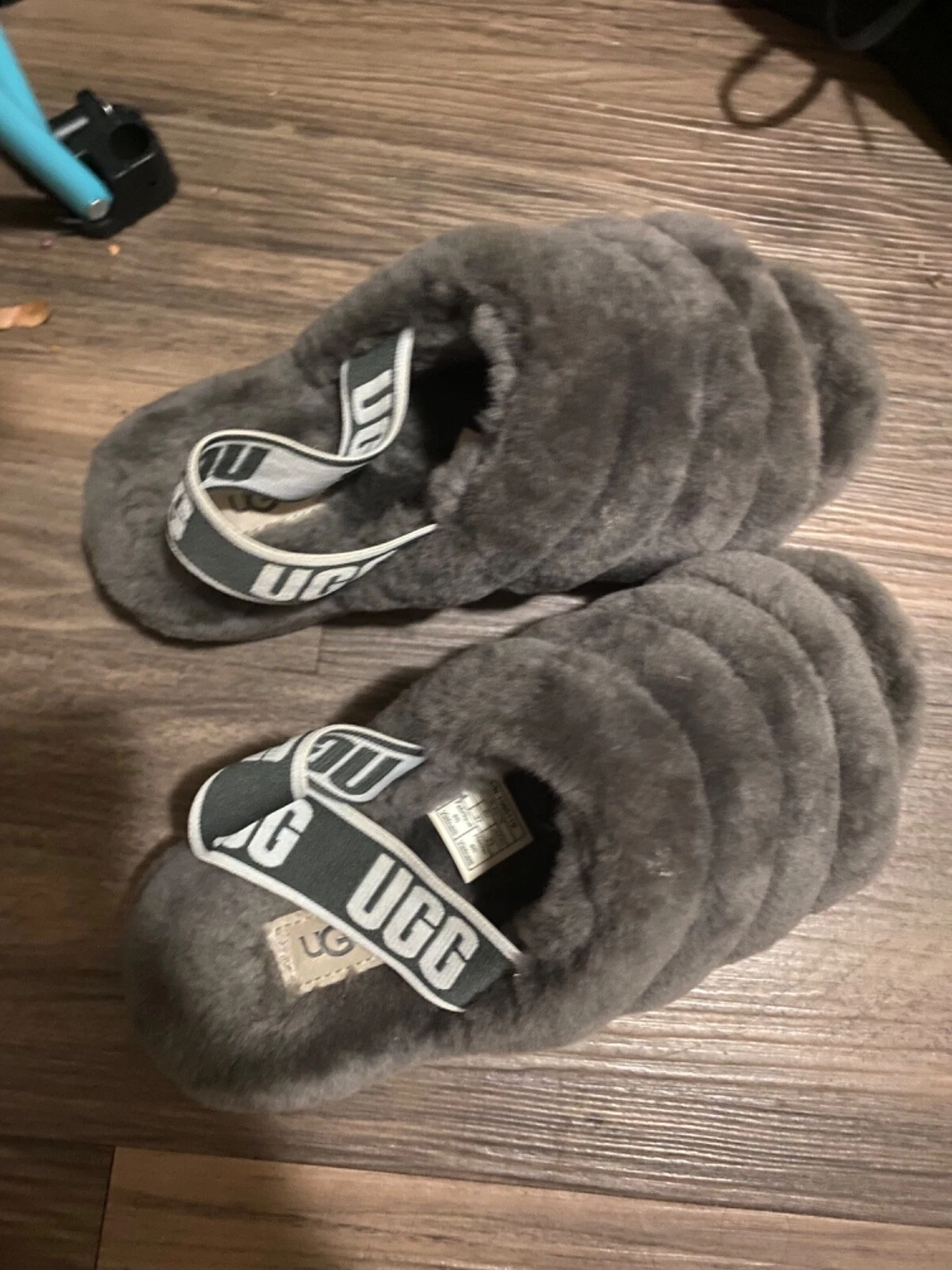 UGG Sandalo donna Fluff Yeah donna taglia 6 US con zeppa antracite