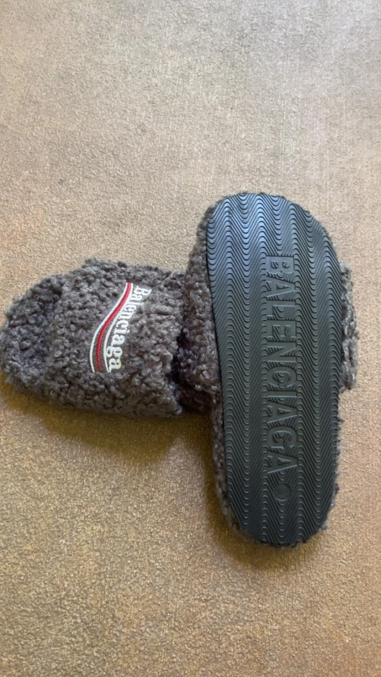 toboganes balenciaga Foto 3 de 3