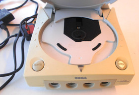 Sega Dreamcast Console and controllers  Powers up  Spares & Repairs PAL
