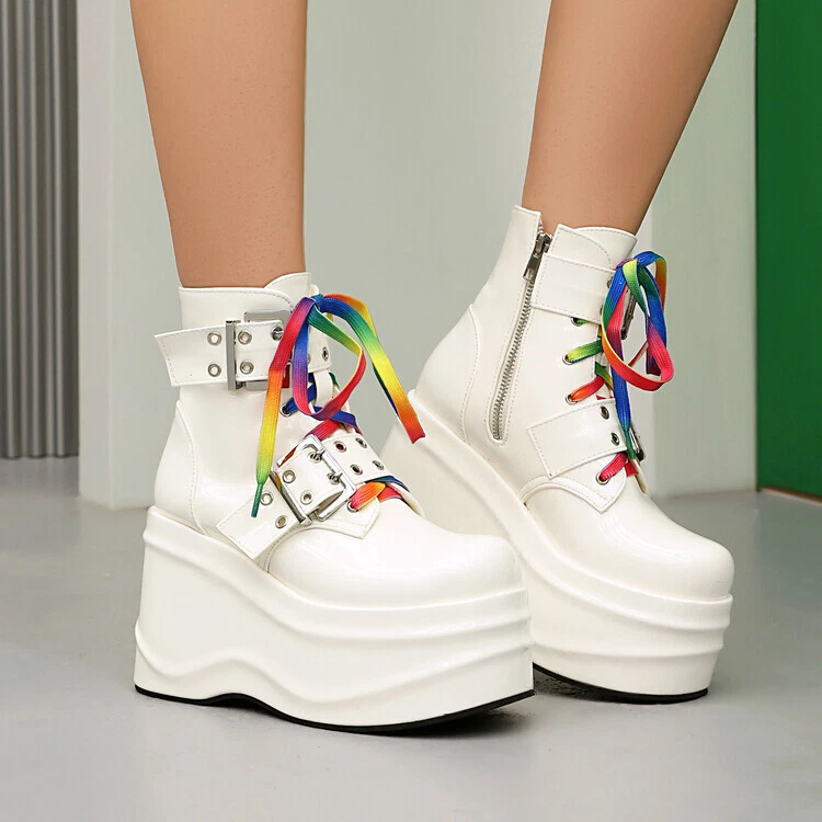 Botas al tobillo punk occidentales con plataforma con cordones y hebilla y tacón de cuña alto con plataforma para mujer Foto 3 de 4